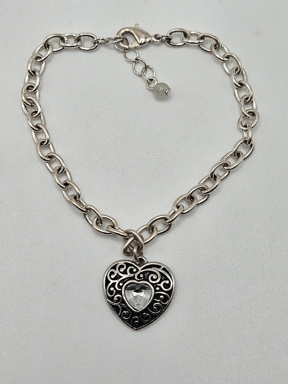 VINTAGE NRO Avon Silver Tone Clear Rhinestone Heart Charm Chain Bracelet